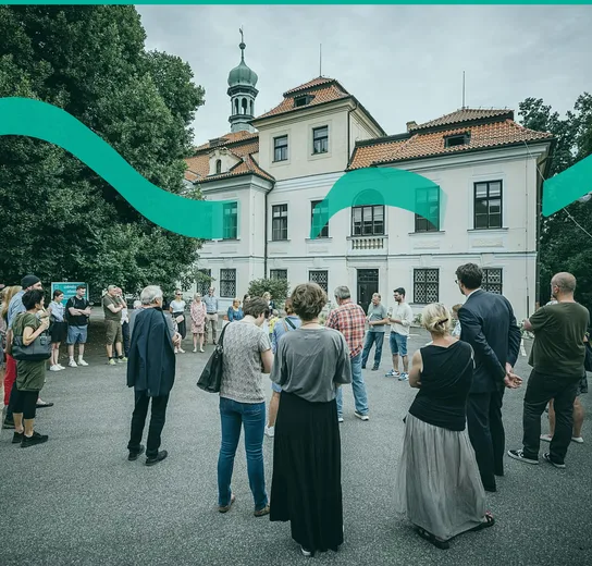 Setkání s veřejností před zámkem Veleslavín